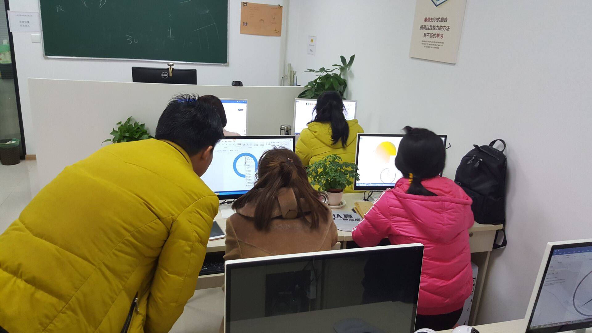 南京江寧學電腦 技能加學歷，卓越未來觸手可及
